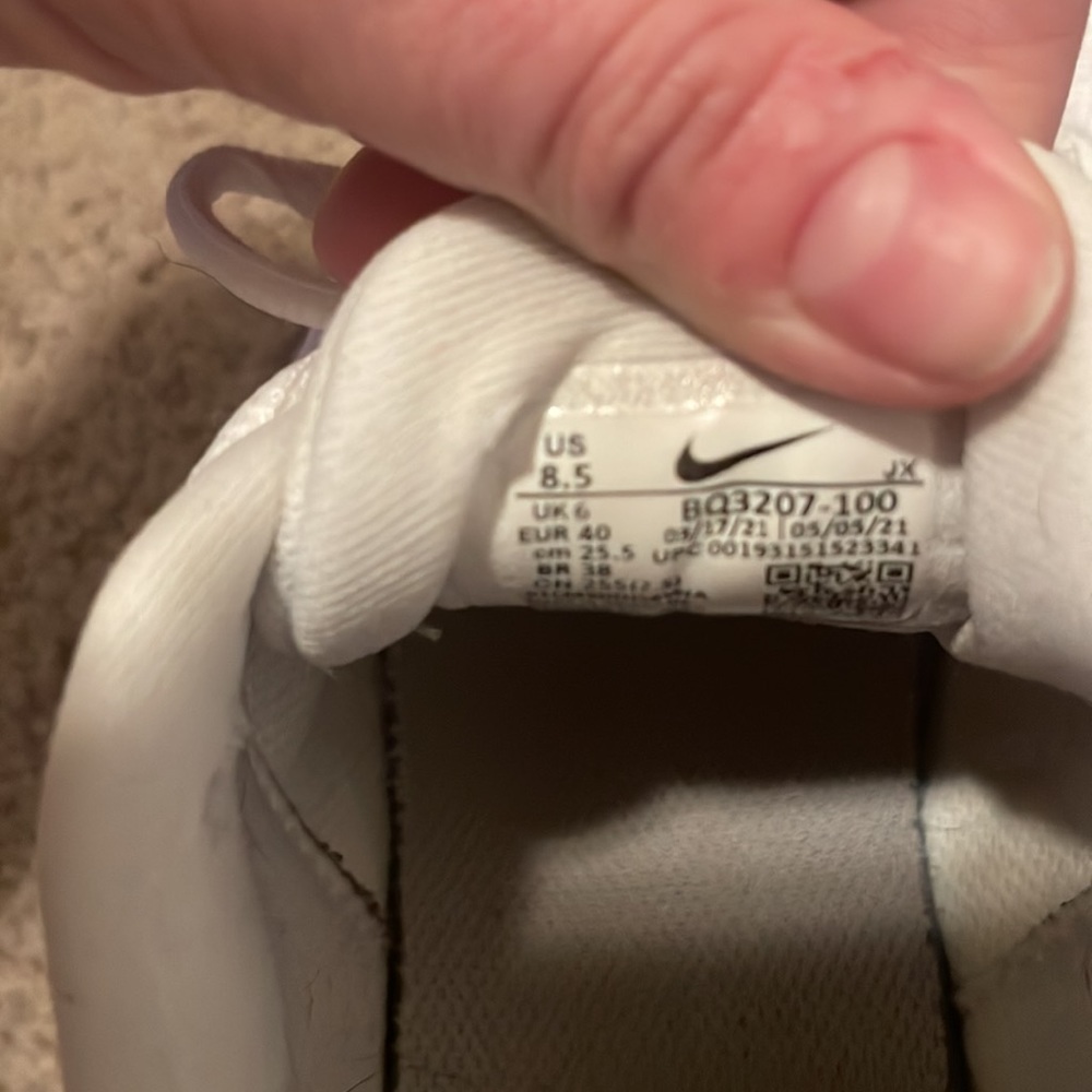 Sneakers - Picture 5 of 6
